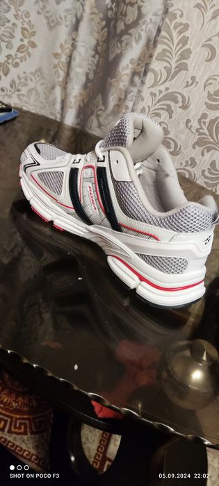 Кроссовки   Bona