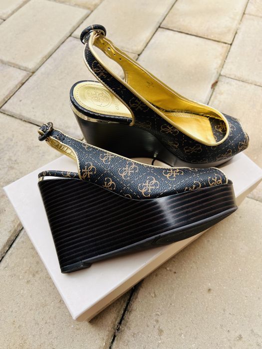 Vand Pantofi/sandale Guess,produs NOU - marimea 36/37