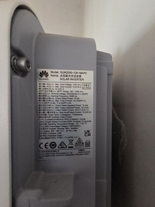 Baterii stocare Huawei de 14 kw + invertor trifazat de 12 kw