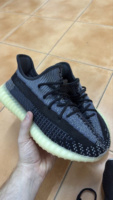 Yeezy 350 v2 carbon