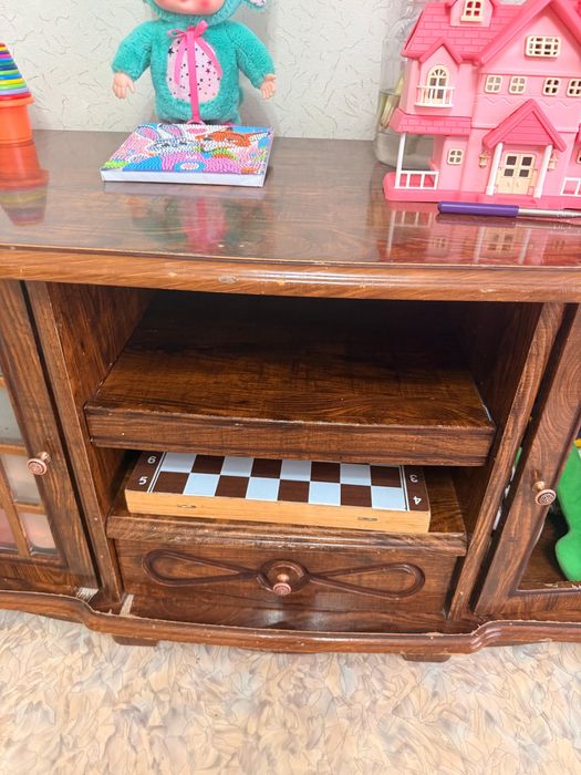 Тумба под тв б/у даром