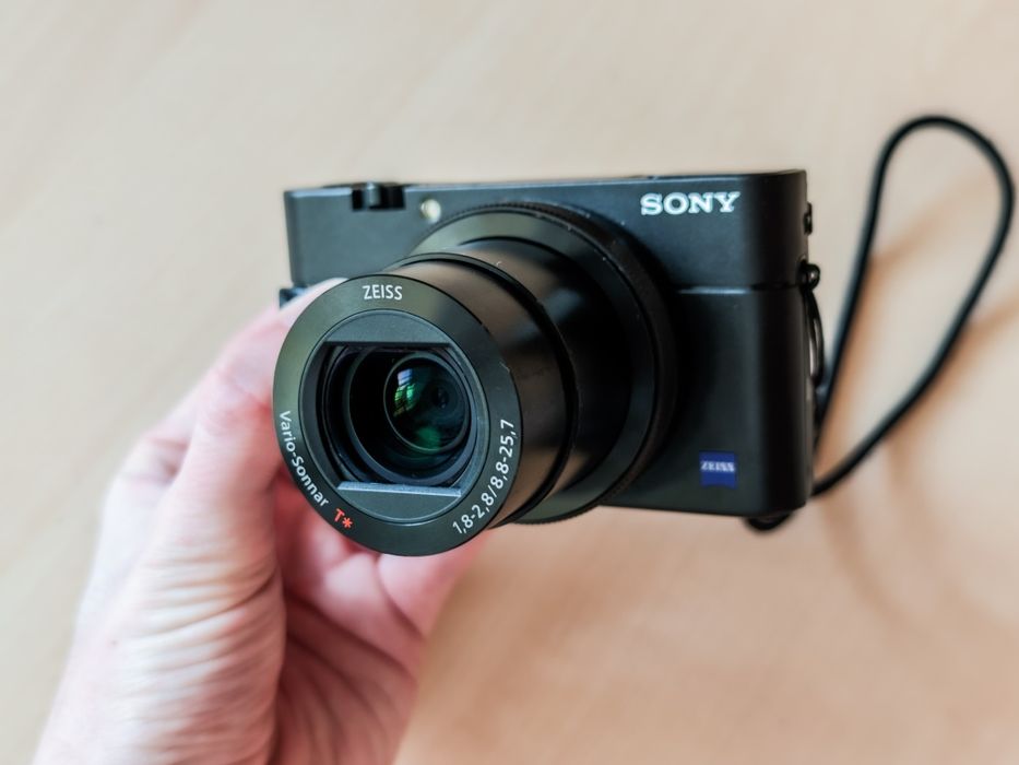 Sony RX100 Mark V [Комплект]