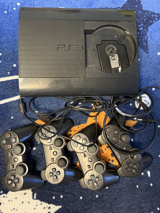 Vand PS3+ 9 jocuri in stare buna de functionare