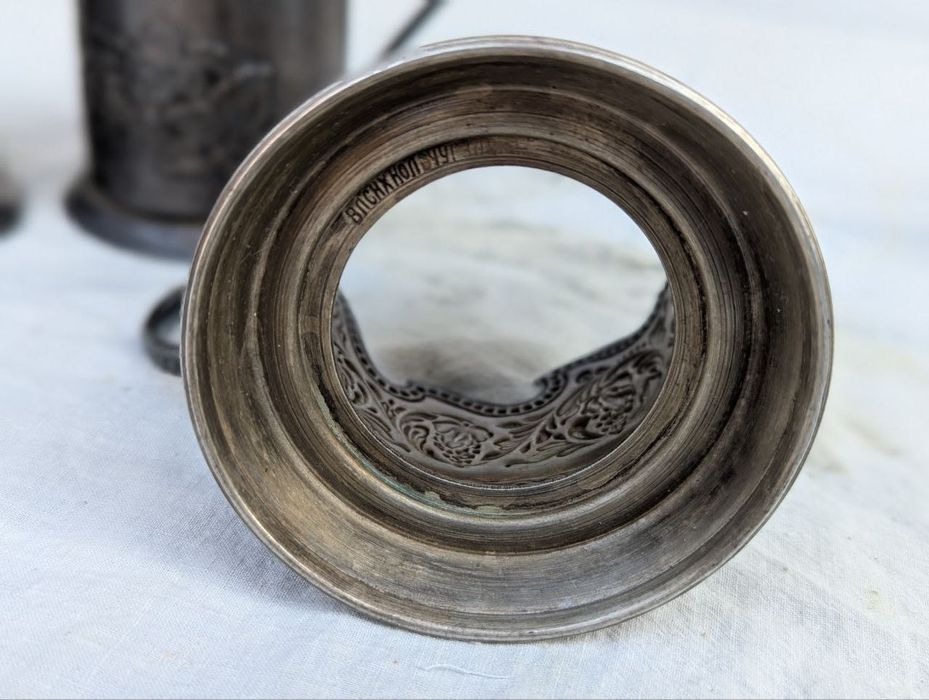 Продам подстаканники и молочник