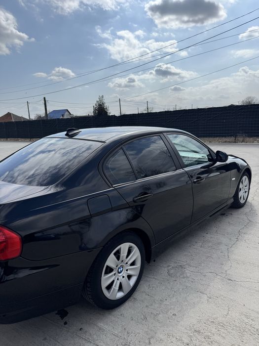 Se vinde. BMW 320d, E90