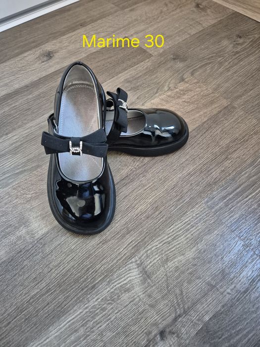 Pantofi negrii pentru  fete