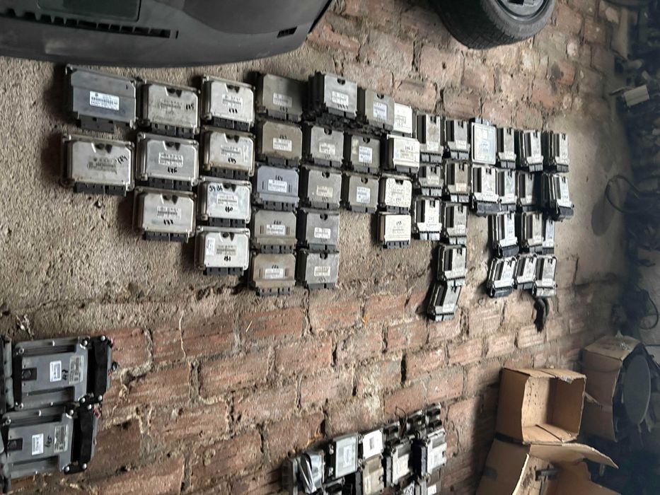 Компютър еку ecu електронен блок двигател  Голф 4 1.6 AKL