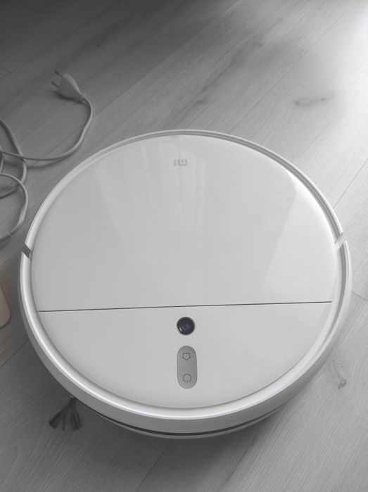 Продам Робот пылесос Mi