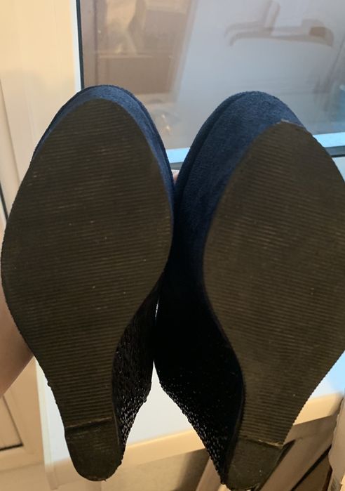 Продам замшевые туфли LIANDU