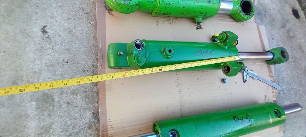 cilindru hidraulic John Deere / cilindru servodirectie / marcatoare