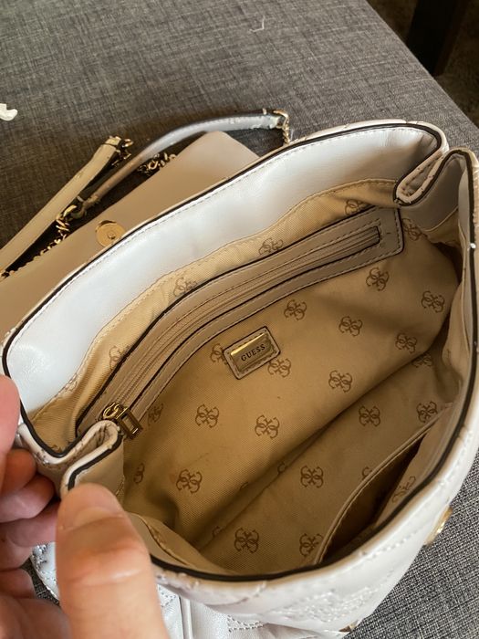Vând geantă GUESS cu săculeț