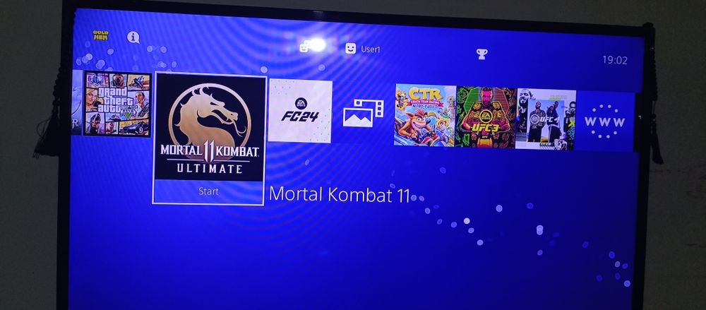 Playstation 4 slim sotiladi 300$