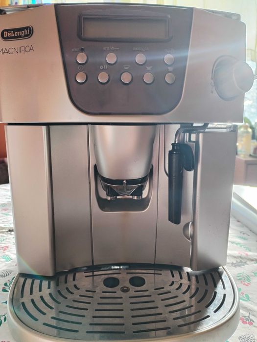 Кафемашина Delonghi Magnifica ESAM 4400 на части