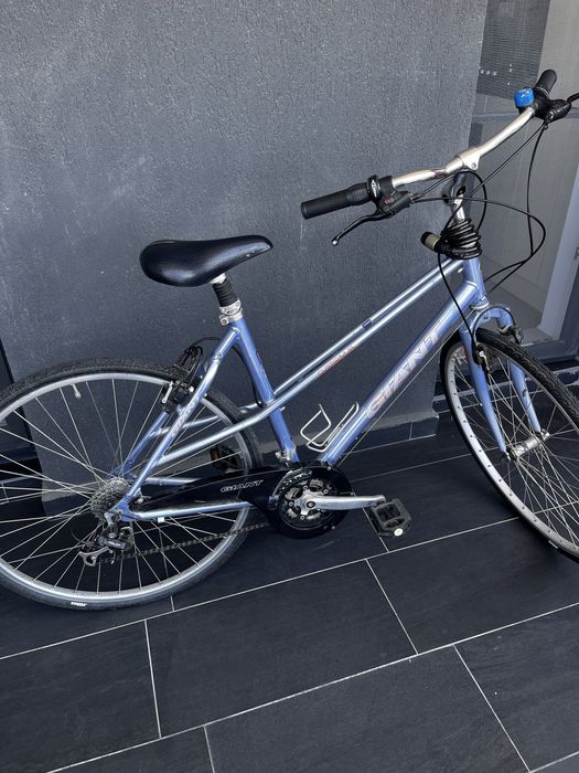 Bicicleta Giant mov metalic