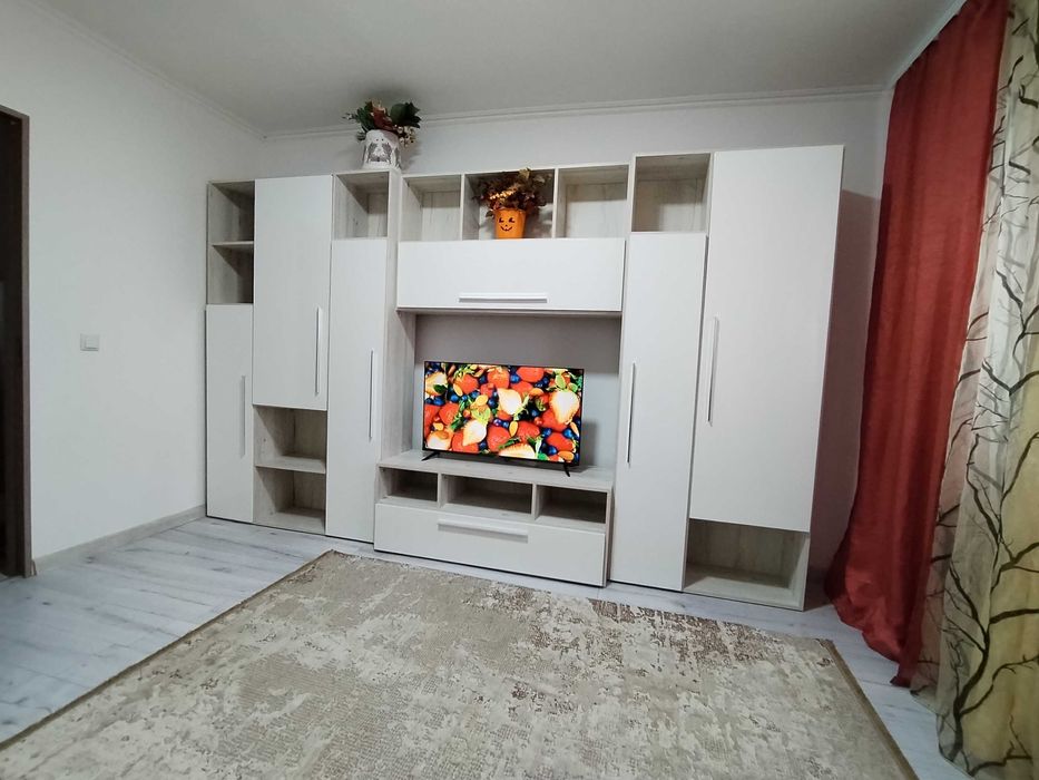 Proprietar ,vand garsoniera renovata, etaj 1, 23mp, mobilata/utilata