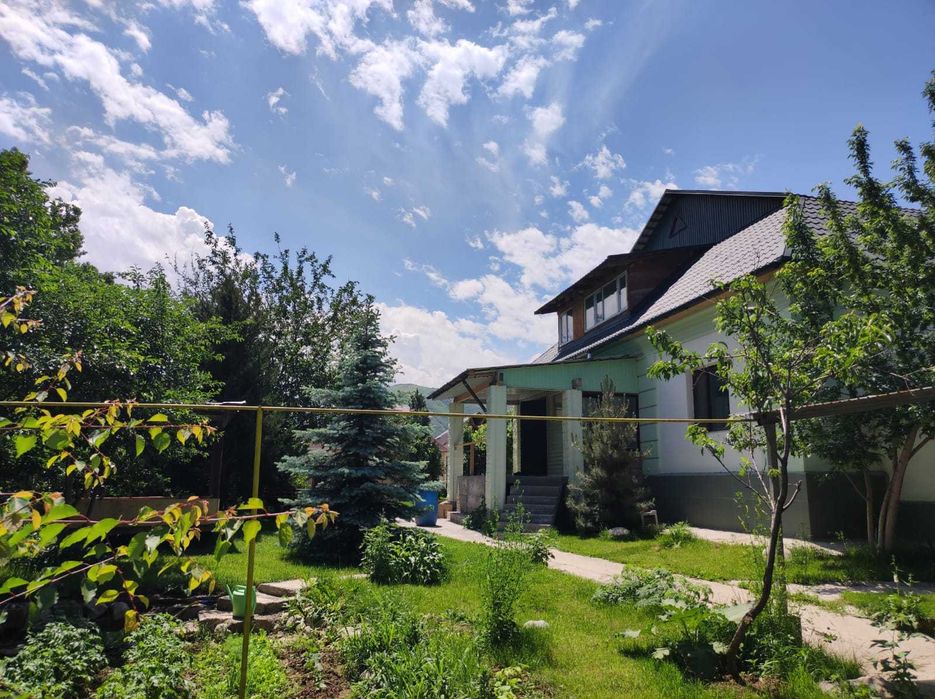 Продам дом 600 кв.м. пос. Райымбек