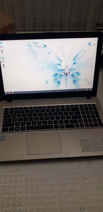 Срочно продаётся ноутбук ASUS I3