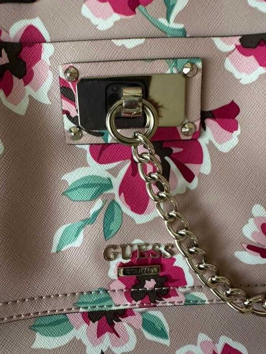Дамска чанта Guess