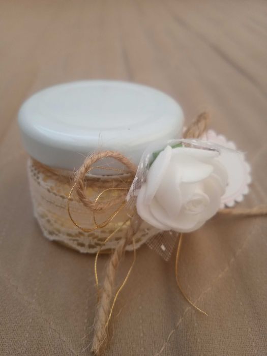 Подаръци за сватби , кръщене,престапулка  бурканче с мед