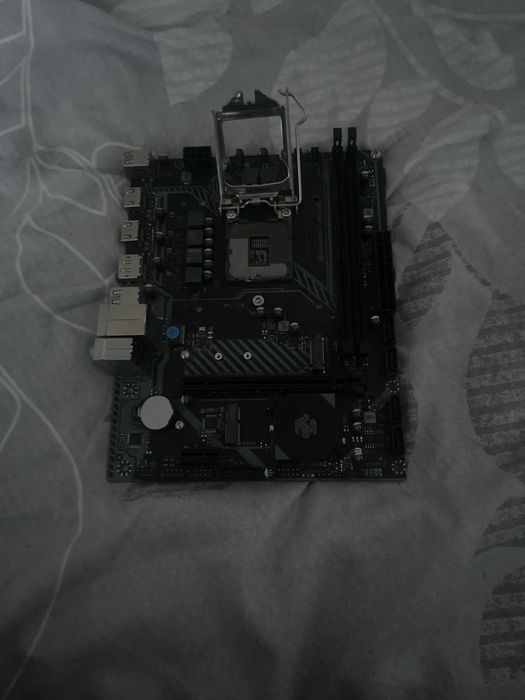 Продам материнчкую плату