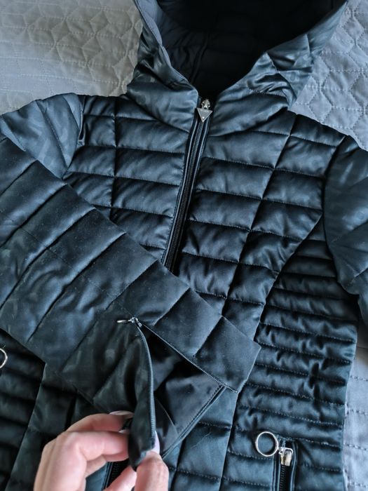 Уникално яке Guess