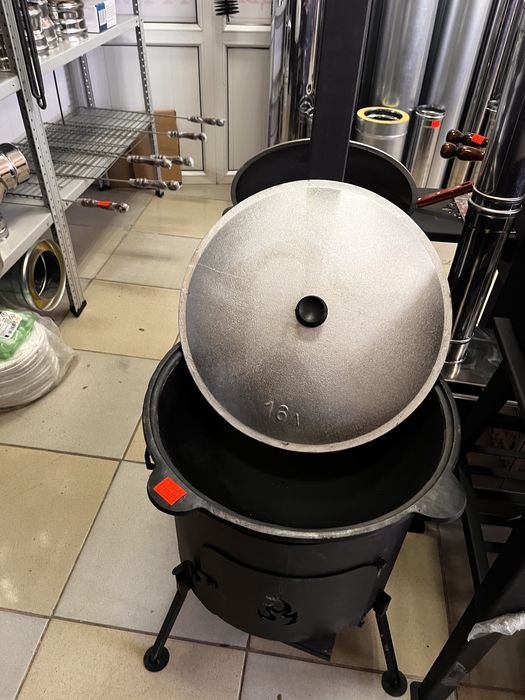 Печь под казан. Казан. Ошак с трубой