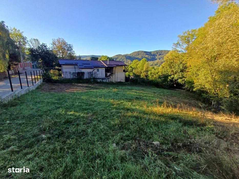 Teren intravilan de vânzare, 1194 mp, acces asfaltat