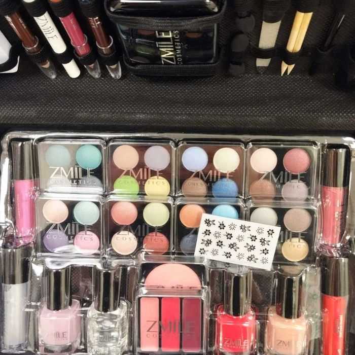 Комплект за грим Zmile Cosmetics в куфарче – нов