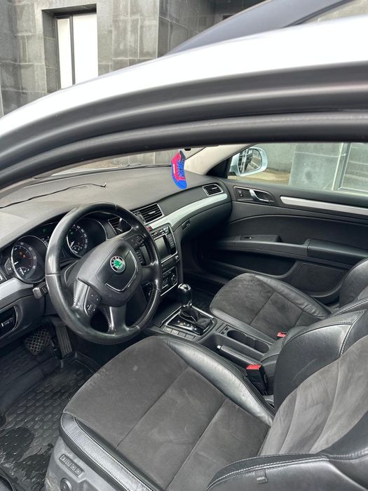 Продам автомобиль Шкода Суперб В6 Универсал