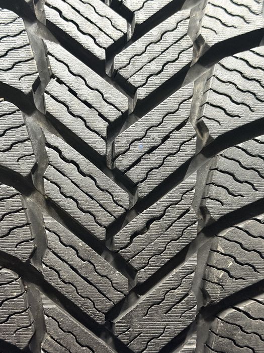 MICHELIN orginal 235/65/17 made in CANADA