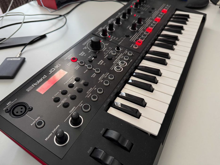 Домашняя студия — синтезатор, грувбокс, MIDI-клавиатуры итд.