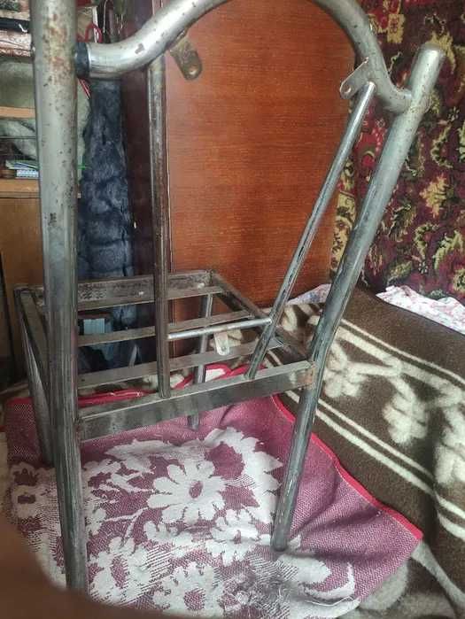 Продам железный стул
