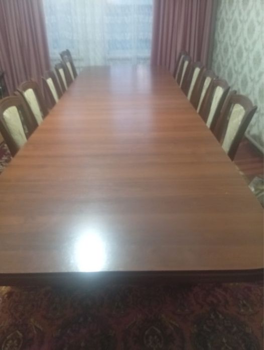 Продается стол со стульями