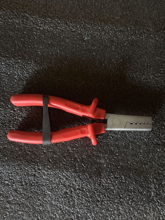 Продам зажим доя поводков