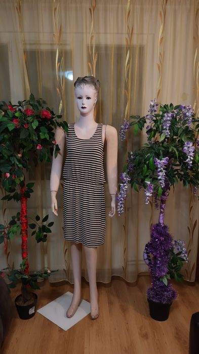 Vand 8 rochii  masura M/20 ron bucata