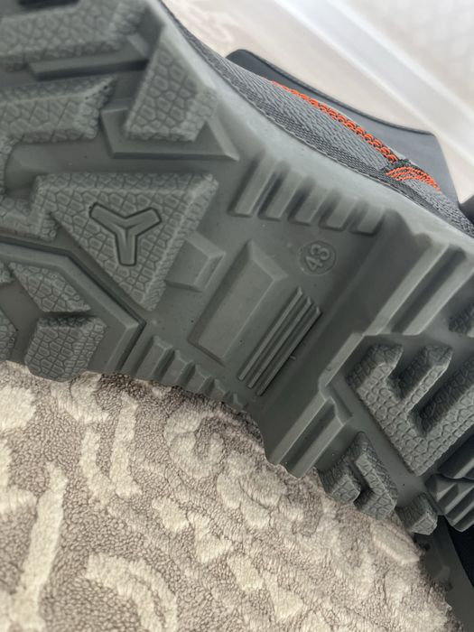 Продам спец обувь