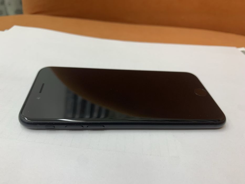 iPhone se2 (2020). 64gb  84%