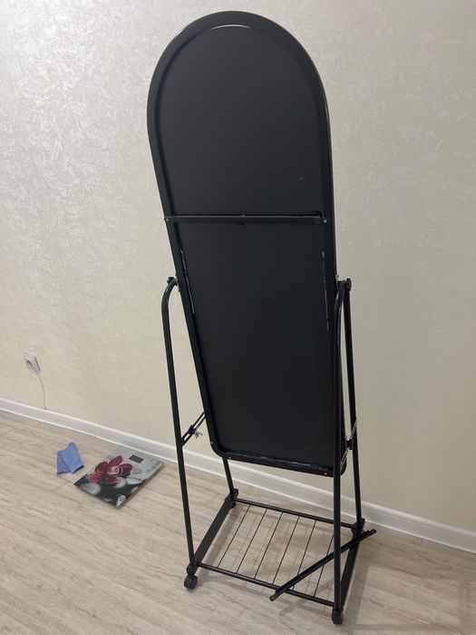 Зеркало с колесками