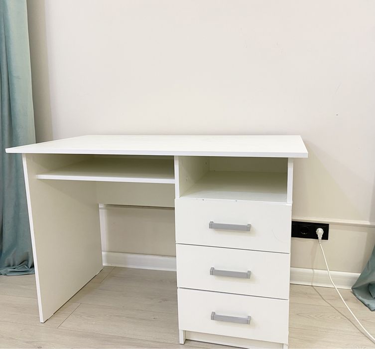 Продам стол письменный