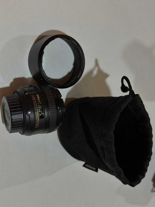 Vând aparat foto DSLR Nikon D5100