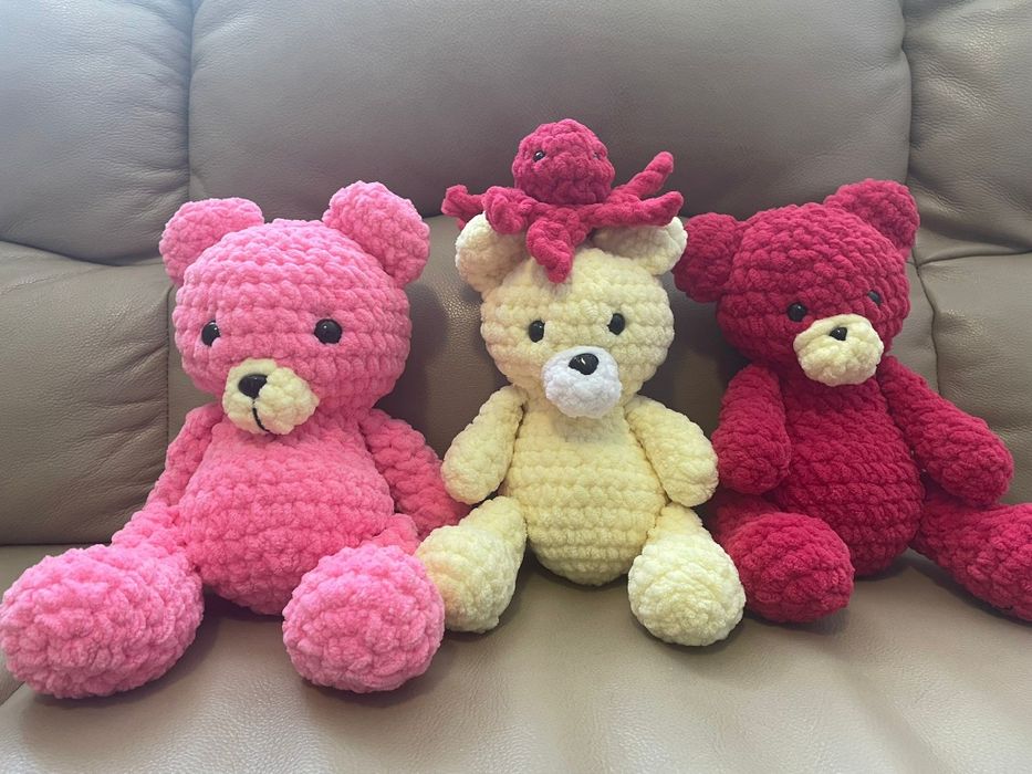Jucării pluș croșetate manual