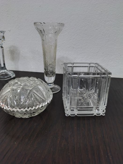 Vând bibelouri și obiecte de decor