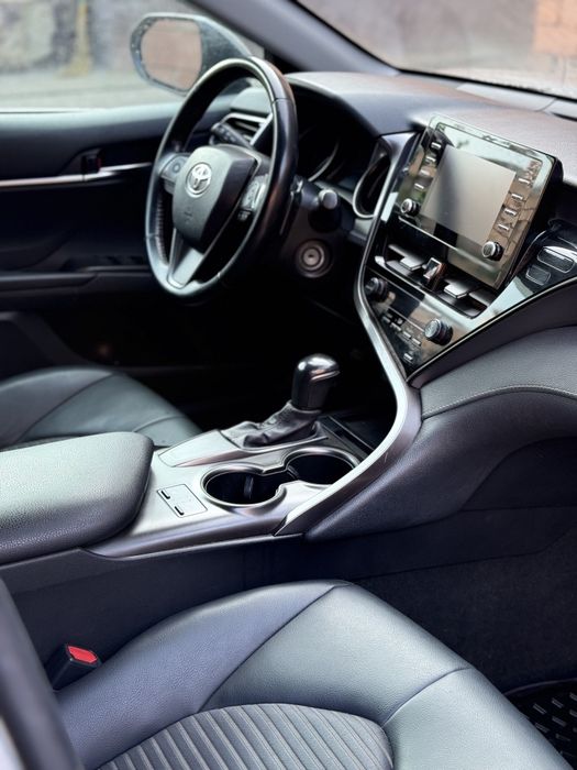 Toyota Camry 75 2021