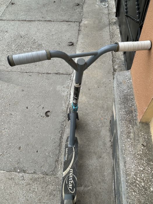 Vand trotinera de offroad cu cauciucuri de teren