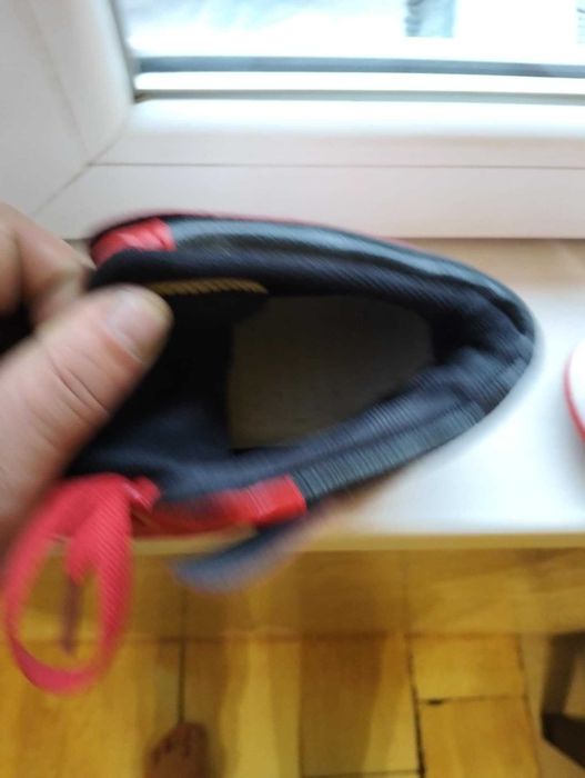 Tenesi de bărbați Nr 43 purtați  o singura data deva