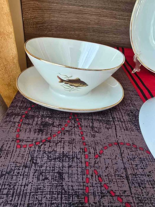 Порцеланов комплект плато, купа и сосиера