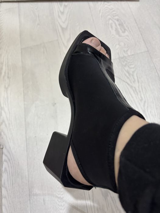 Обувь женская модная