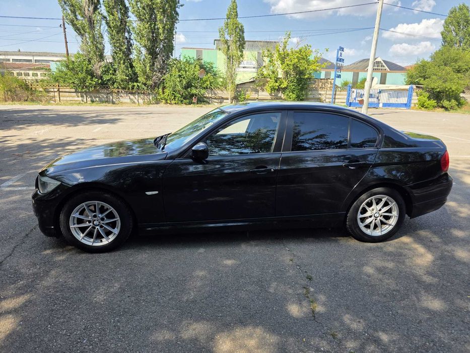 BMW Seria 3 E90 LCI 318d • 2010 • Automat • 2.0 Diesel • 136 CP