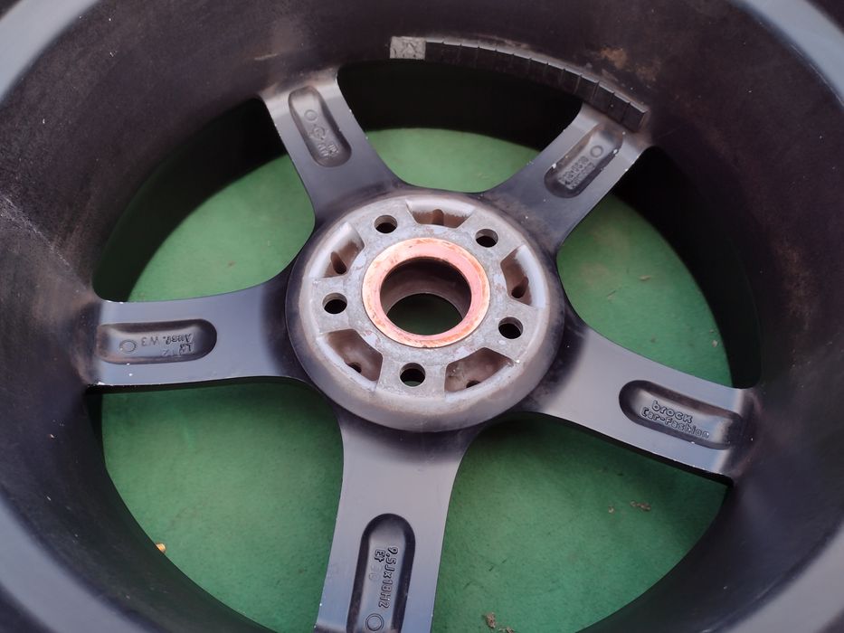 Перфектни 18- Спорт пакет Brock B12 5х112