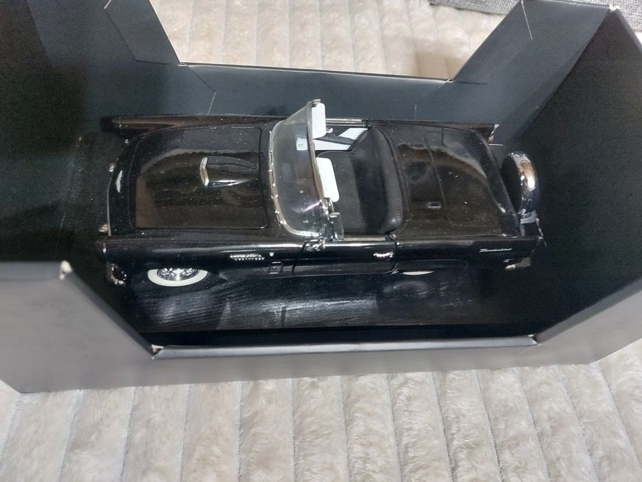 Macheta 56 Ford Thunderbird Convertible 1/18